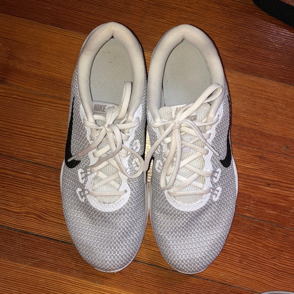 Nike sneakers NWOT